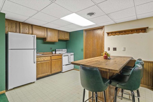 6066 Blaska Drive, Sun Prairie, WI 53590