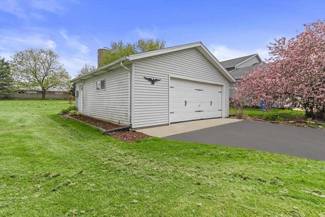 6066 Blaska Drive, Sun Prairie, WI 53590