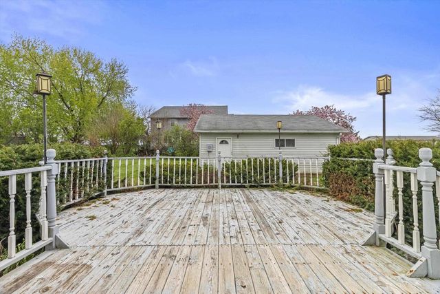 6066 Blaska Drive, Sun Prairie, WI 53590