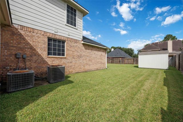 5504 Park Thicket Lane, Rosharon, TX 77583