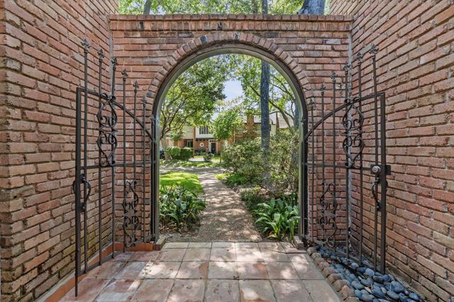 9458 Briar Forest Drive, Houston, TX 77063