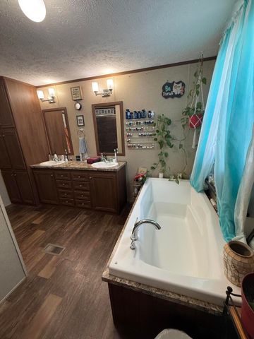 56801 E 355 Road, Jay, OK 74346