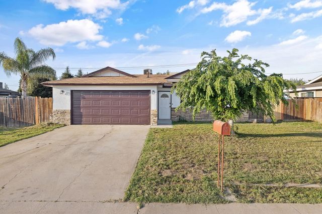 444 E Citrus Drive, Farmersville, CA 93223