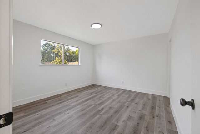 444 E Citrus Drive, Farmersville, CA 93223