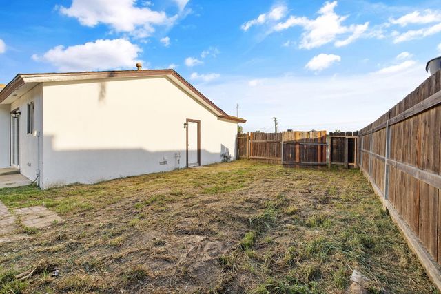 444 E Citrus Drive, Farmersville, CA 93223