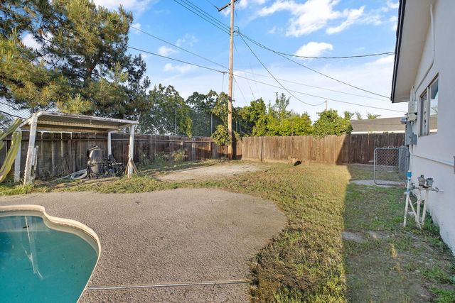 444 E Citrus Drive, Farmersville, CA 93223