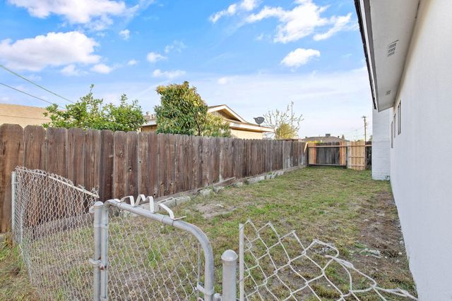 444 E Citrus Drive, Farmersville, CA 93223