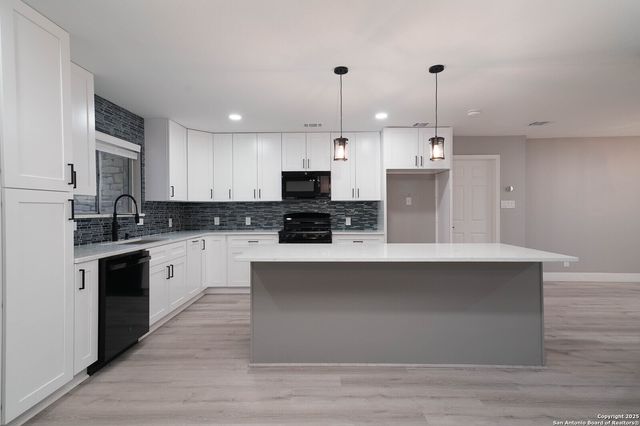 8619 Oak Ledge, San Antonio, TX 78217