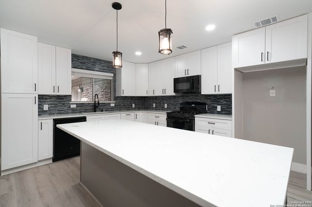 8619 Oak Ledge, San Antonio, TX 78217