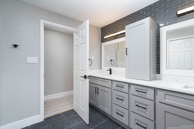 8619 Oak Ledge, San Antonio, TX 78217