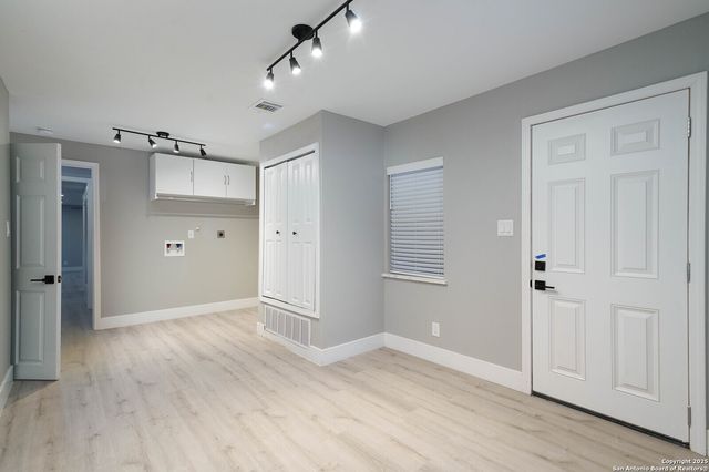 8619 Oak Ledge, San Antonio, TX 78217