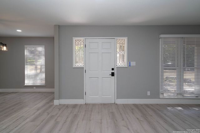 8619 Oak Ledge, San Antonio, TX 78217