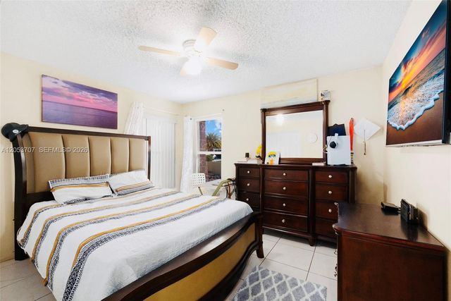4921 NW 83rd Ave, Lauderhill, FL 33351