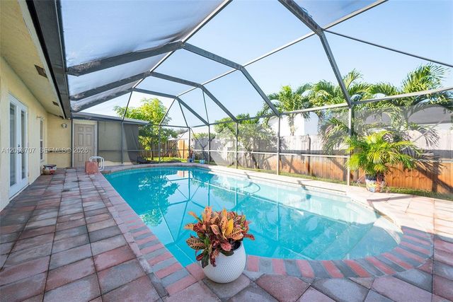 4921 NW 83rd Ave, Lauderhill, FL 33351