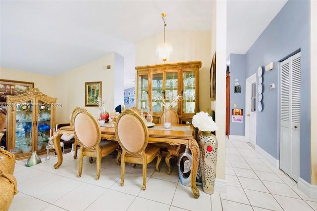 4921 NW 83rd Ave, Lauderhill, FL 33351
