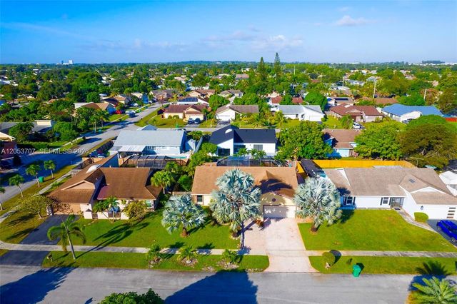 4921 NW 83rd Ave, Lauderhill, FL 33351
