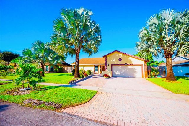 4921 NW 83rd Ave, Lauderhill, FL 33351
