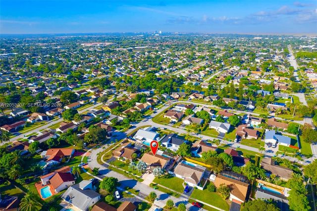 4921 NW 83rd Ave, Lauderhill, FL 33351