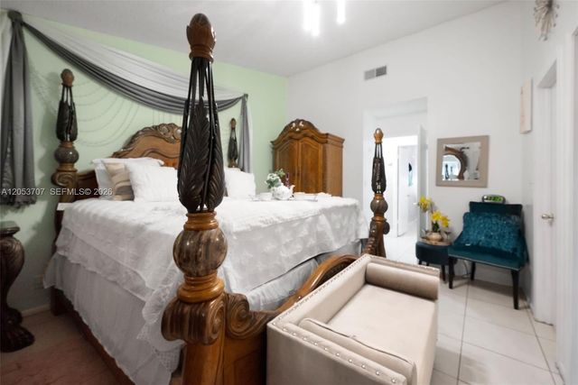 4921 NW 83rd Ave, Lauderhill, FL 33351