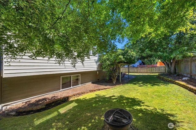 13816 Silver Firs Dr Drive, Everett, WA 98208