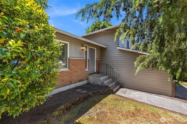 13816 Silver Firs Dr Drive, Everett, WA 98208