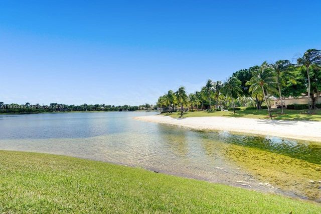 10750 NW 66th St 203, Doral, FL 33178