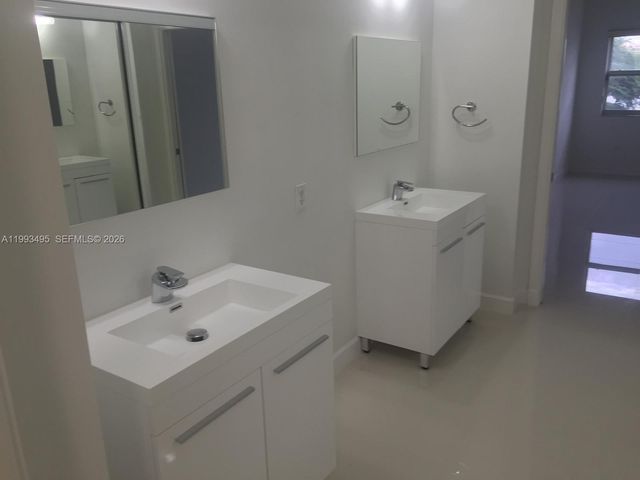 10750 NW 66th St 203, Doral, FL 33178