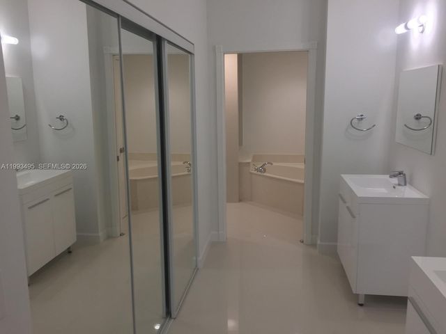 10750 NW 66th St 203, Doral, FL 33178