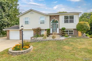 421 Saint John Drive, Godfrey, IL 62035