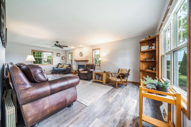 220 Meadows AVENUE, Cedar Grove, WI 53013