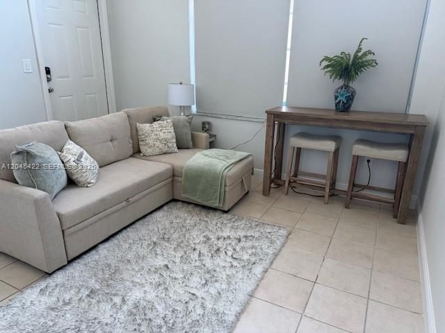 8277 NW 194th Ter 2, Hialeah, FL 33015