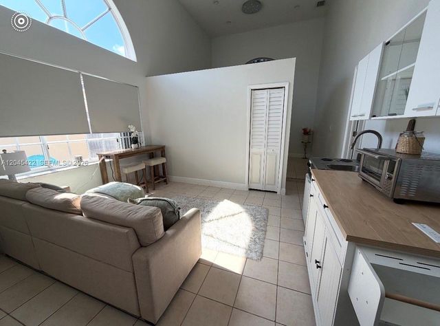 8277 NW 194th Ter 2, Hialeah, FL 33015