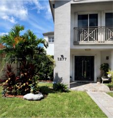 8277 NW 194th Ter 2, Hialeah, FL 33015
