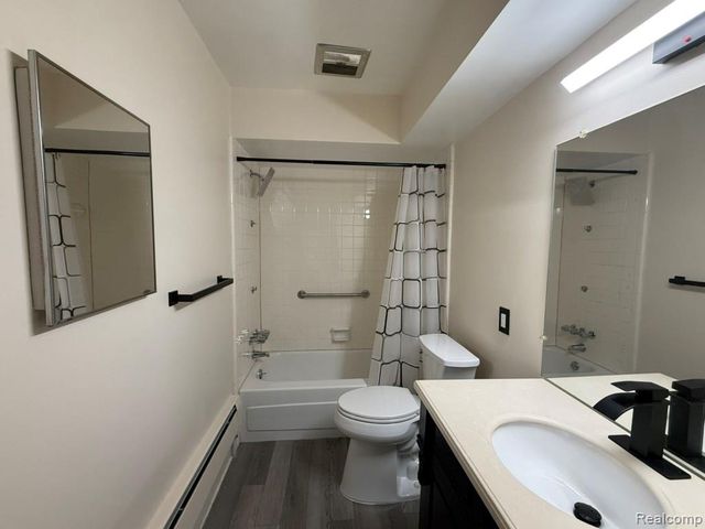 19585 Masonic Boulevard 21, Roseville, MI 48066