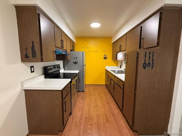 19585 Masonic Boulevard 21, Roseville, MI 48066