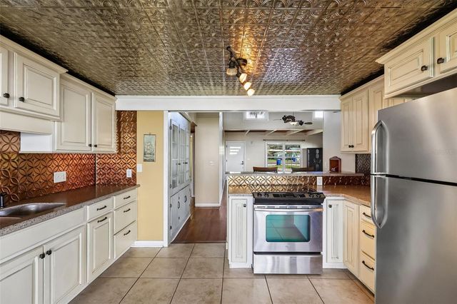 722 LAKE DORA DRIVE, Tavares, FL 32778