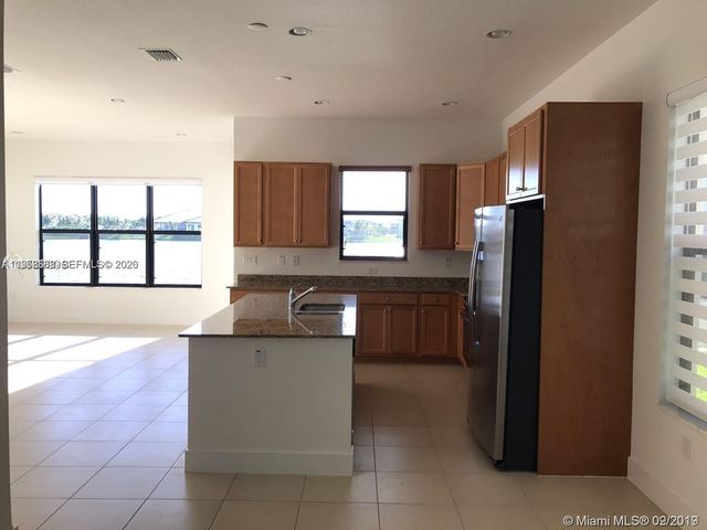 9574 W 34th Ave, Hialeah, FL 33018