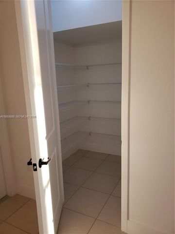 9574 W 34th Ave, Hialeah, FL 33018