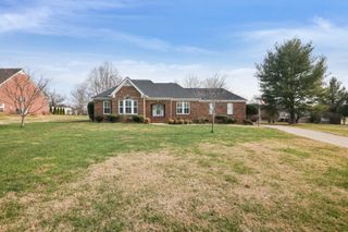 55 Colonial Dr, Lebanon, TN 37087