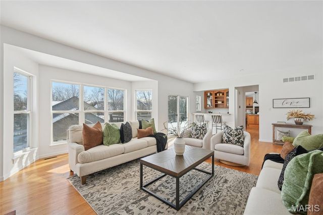 720 Summer Oak Drive, Ellisville, MO 63021