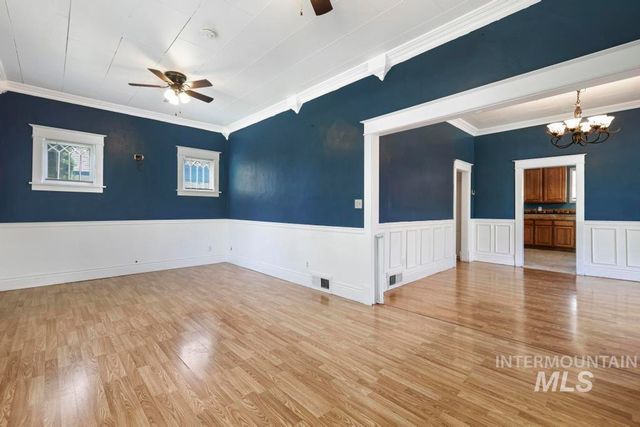 242 8th Ave E, Twin Falls, ID 83301