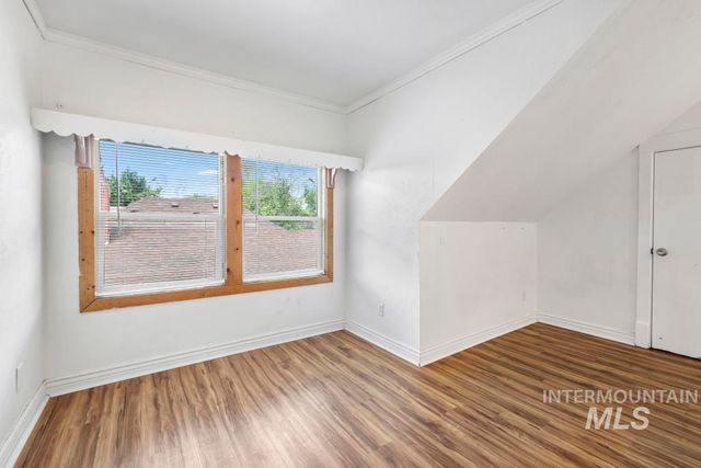 242 8th Ave E, Twin Falls, ID 83301