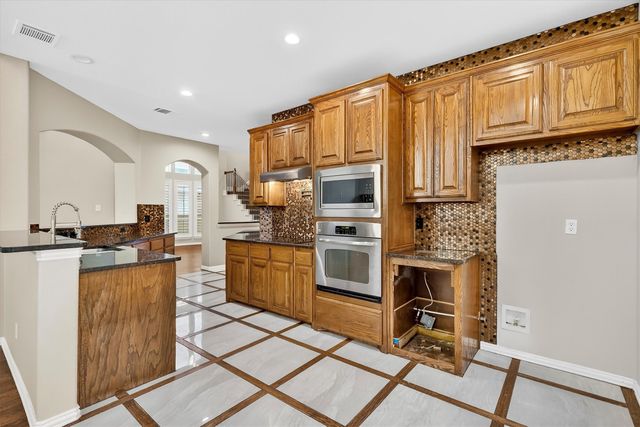 405 Twin Knoll Drive, Mckinney, TX 75071