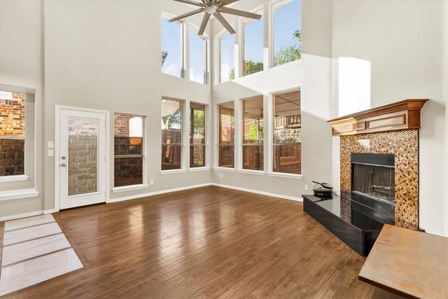 405 Twin Knoll Drive, Mckinney, TX 75071