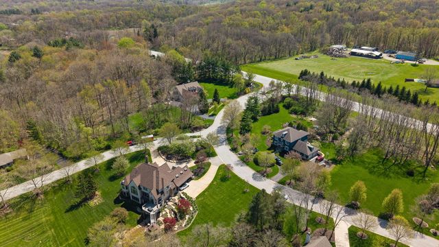 231 Barberry Lane, Valparaiso, IN 46383