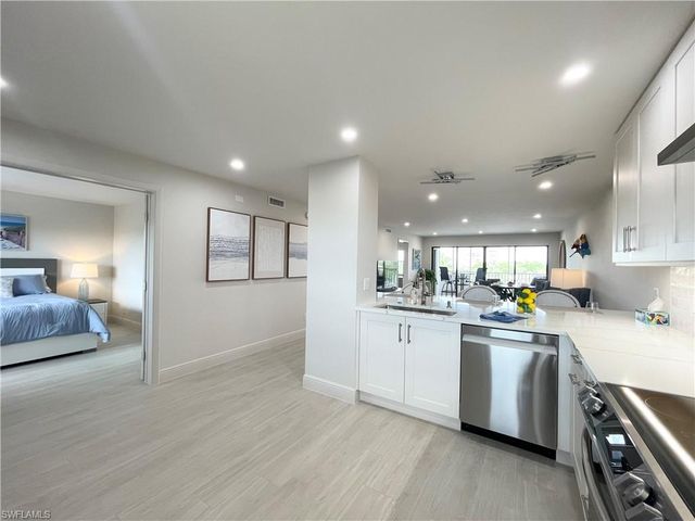 12945 Vanderbilt DR 403, Naples, FL 34110