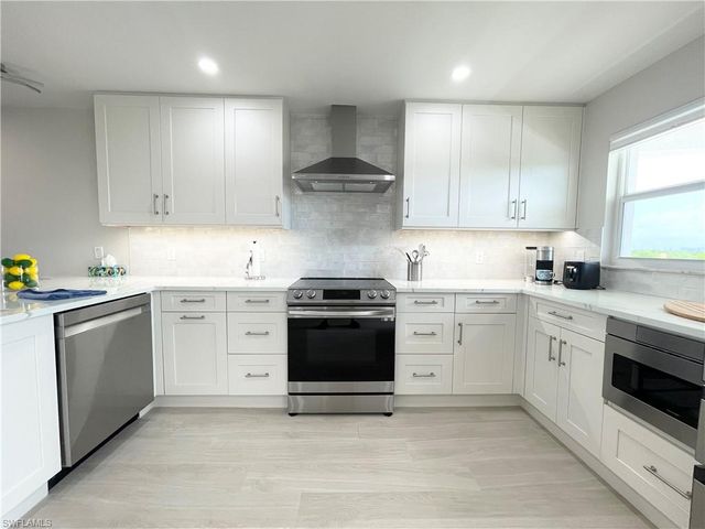 12945 Vanderbilt DR 403, Naples, FL 34110