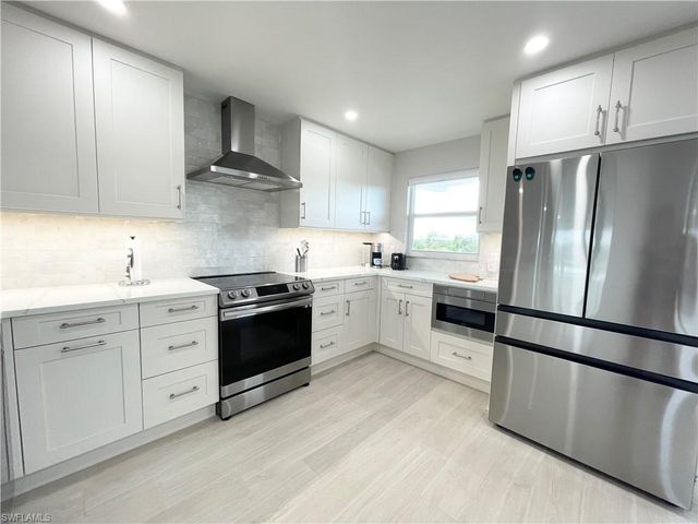 12945 Vanderbilt DR 403, Naples, FL 34110