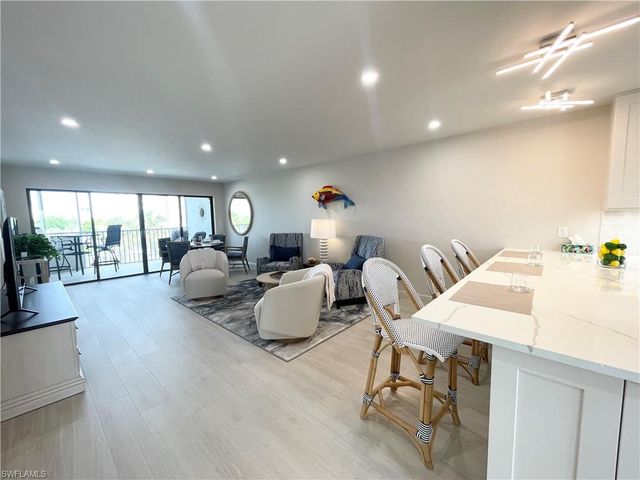 12945 Vanderbilt DR 403, Naples, FL 34110