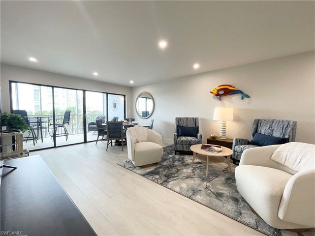 12945 Vanderbilt DR 403, Naples, FL 34110